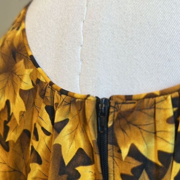 Vintage T&L muumuu Factory Hawaiian Floral Yellow Dress with Lace Trim size XL - Picture 7 of 12